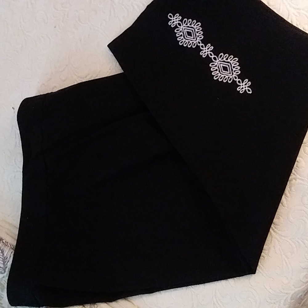 Black capri